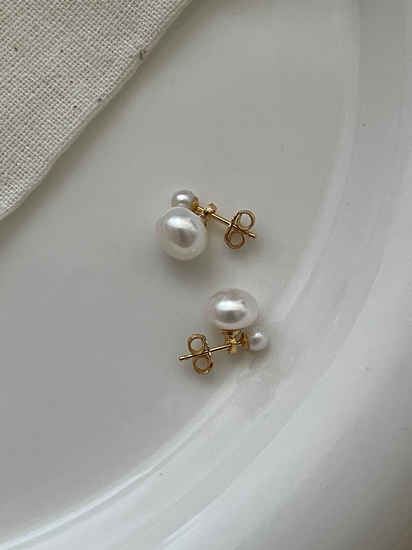two pearls earrings