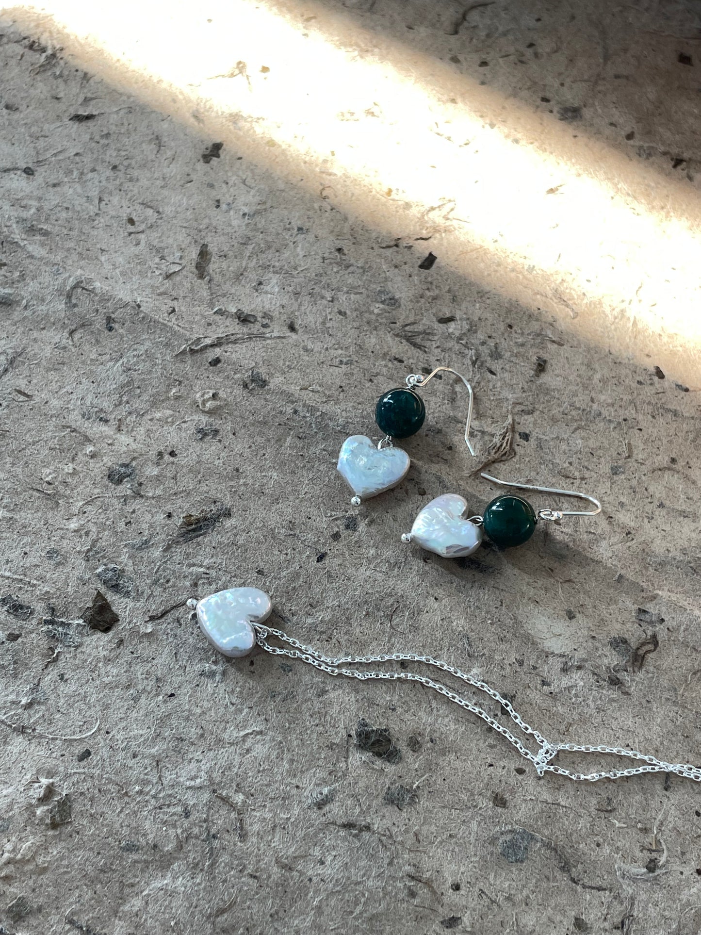 orecchini in agata verde con barocco