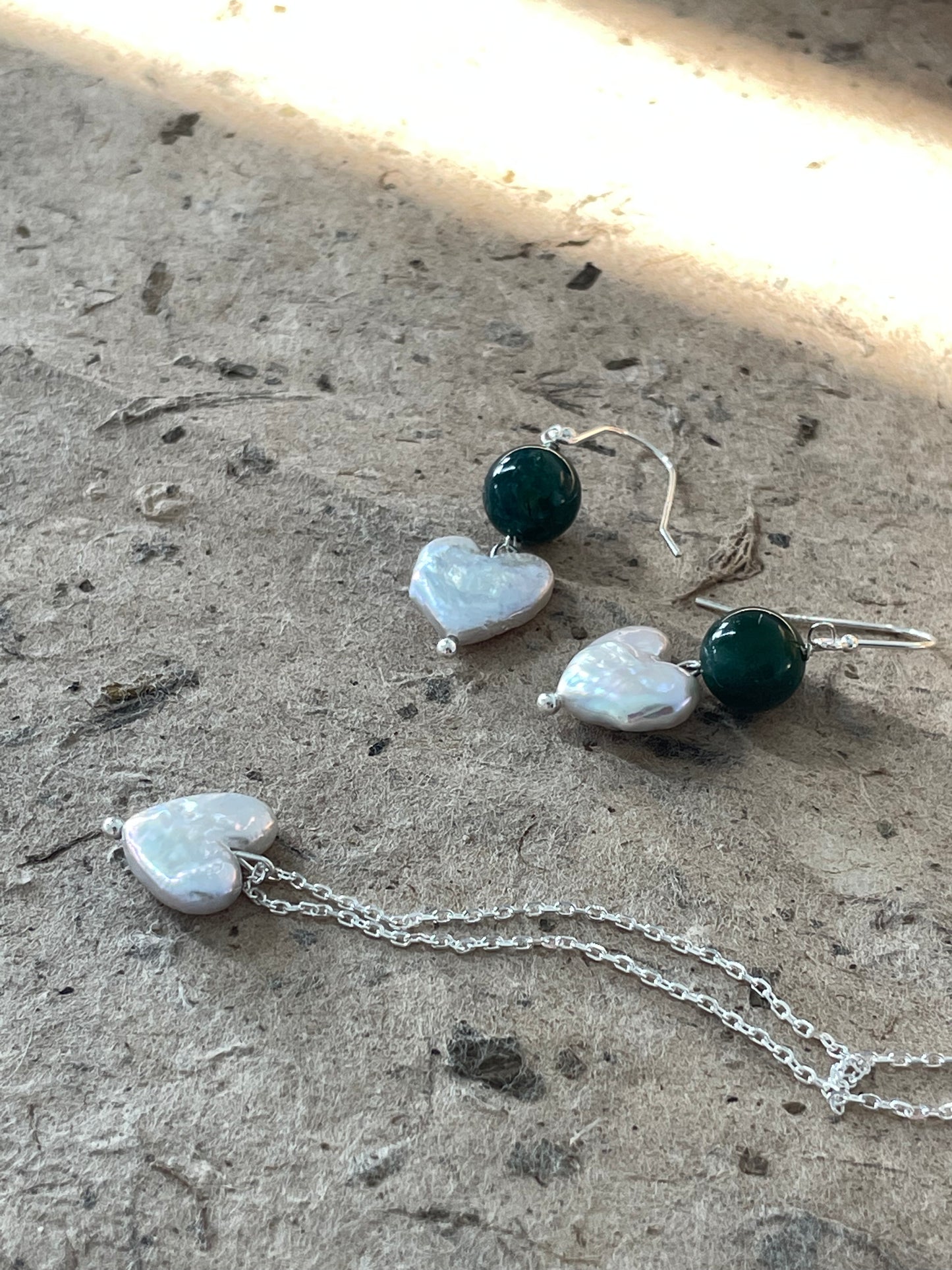 orecchini in agata verde con barocco