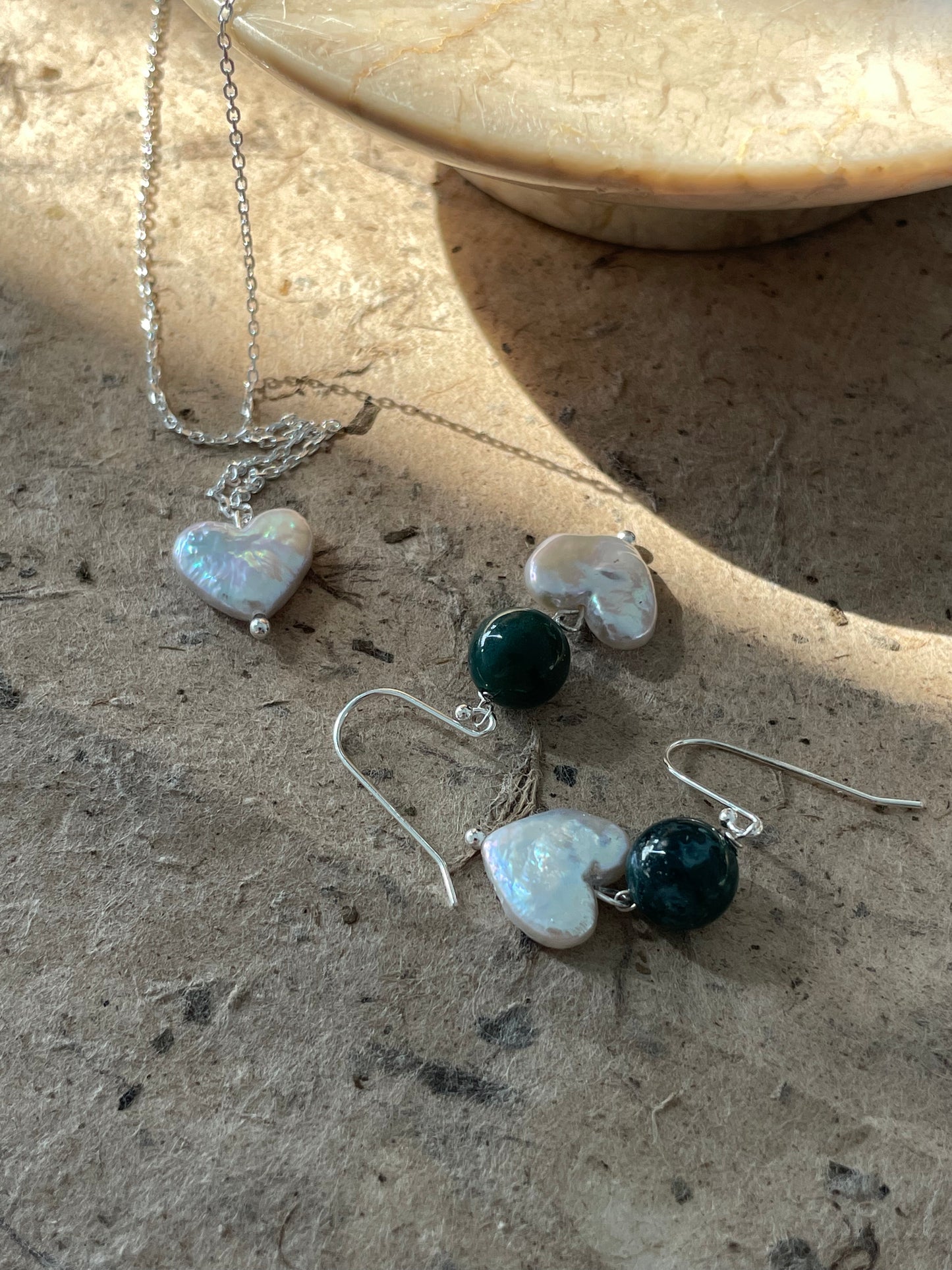 orecchini in agata verde con barocco