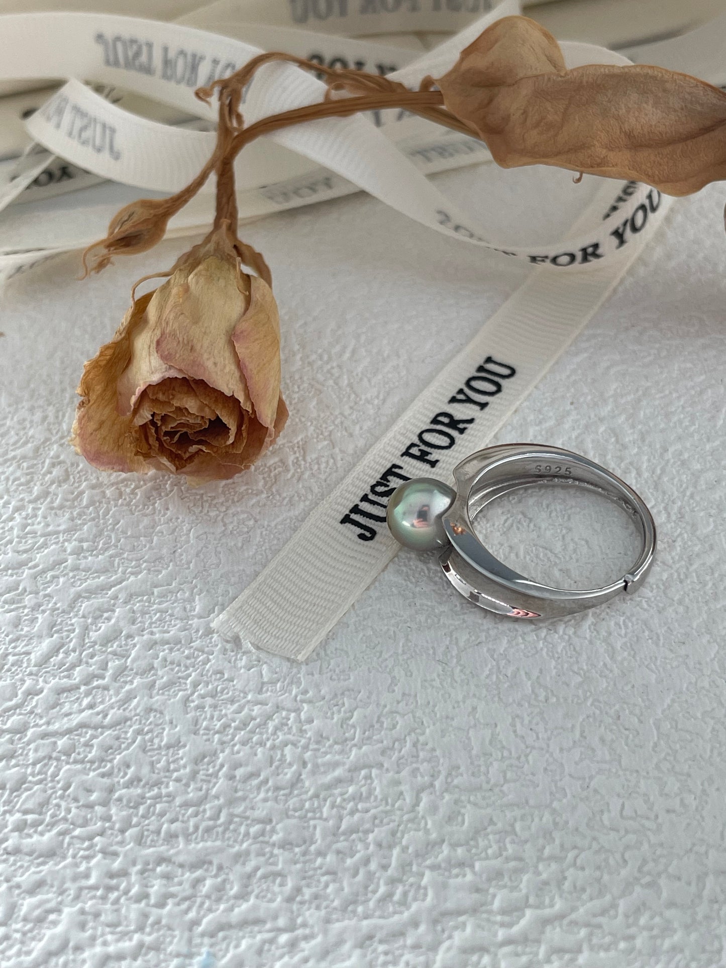 anello madama akoya