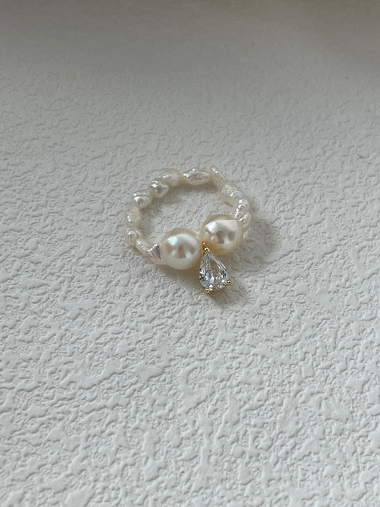 anello barocco Akoya con perle di acqua salata