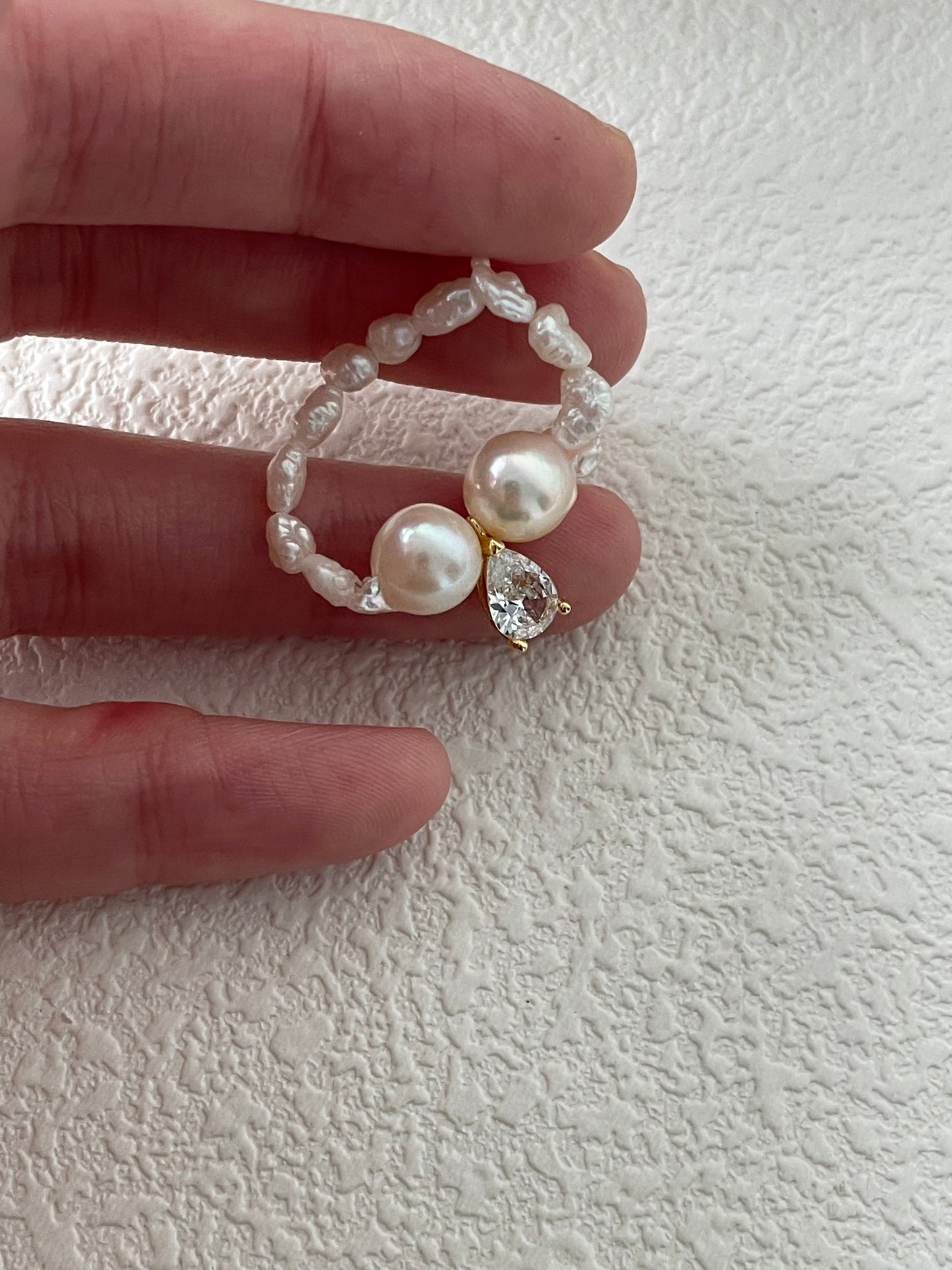 anello barocco Akoya con perle di acqua salata