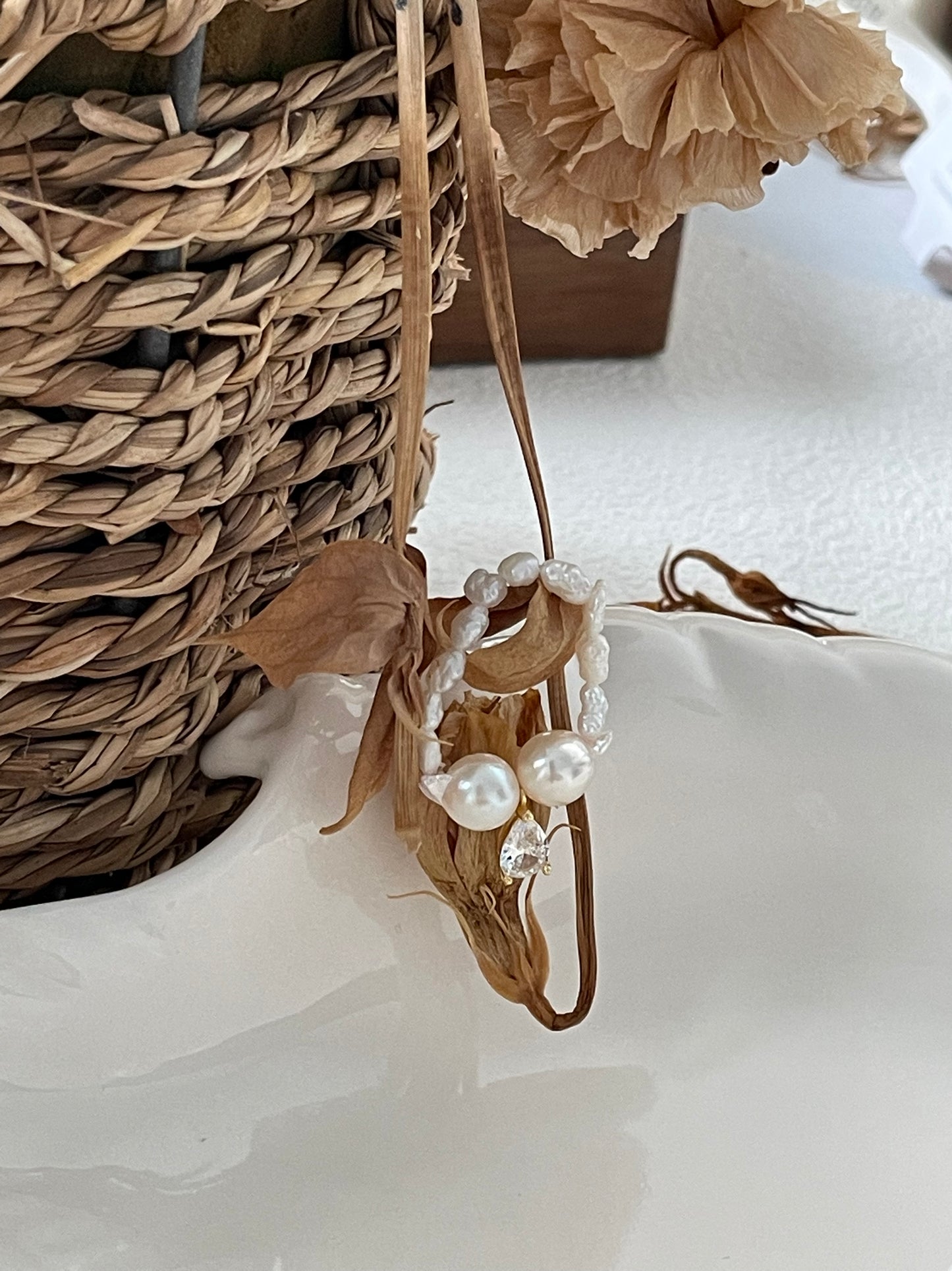 anello barocco Akoya con perle di acqua salata