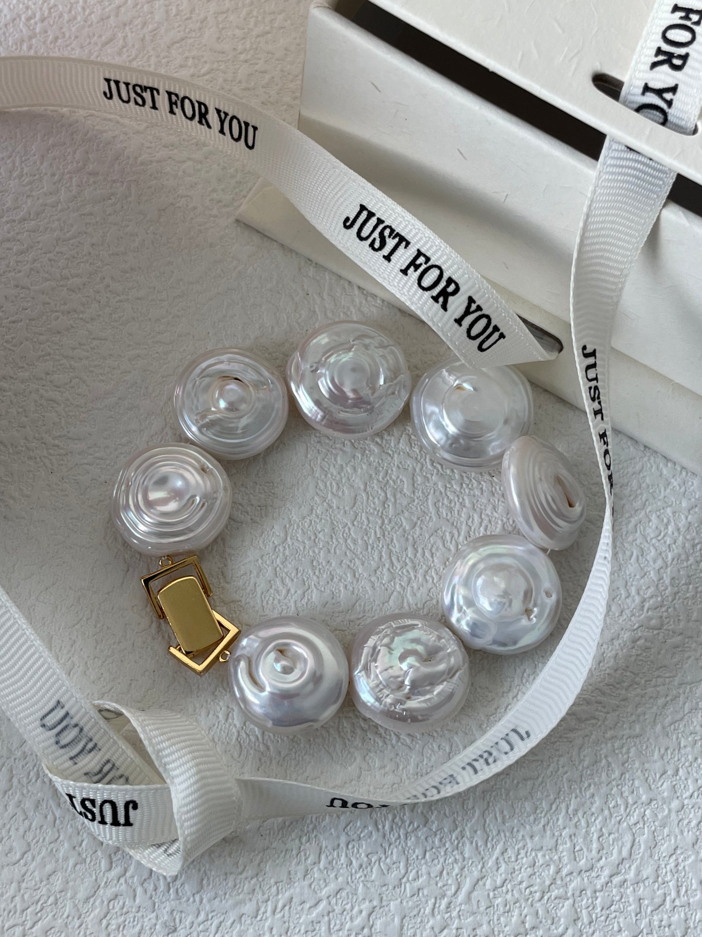 bracciale barocco rotondo e paffuto