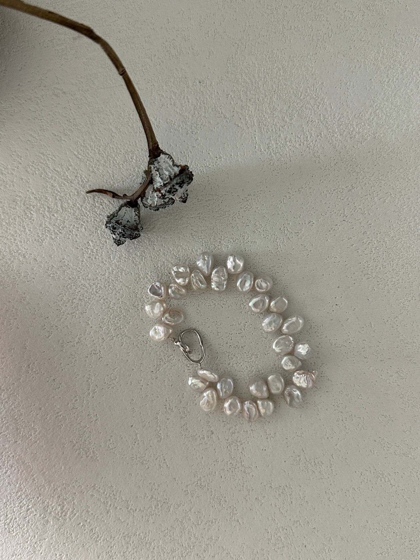 braccialetto di perle keshi