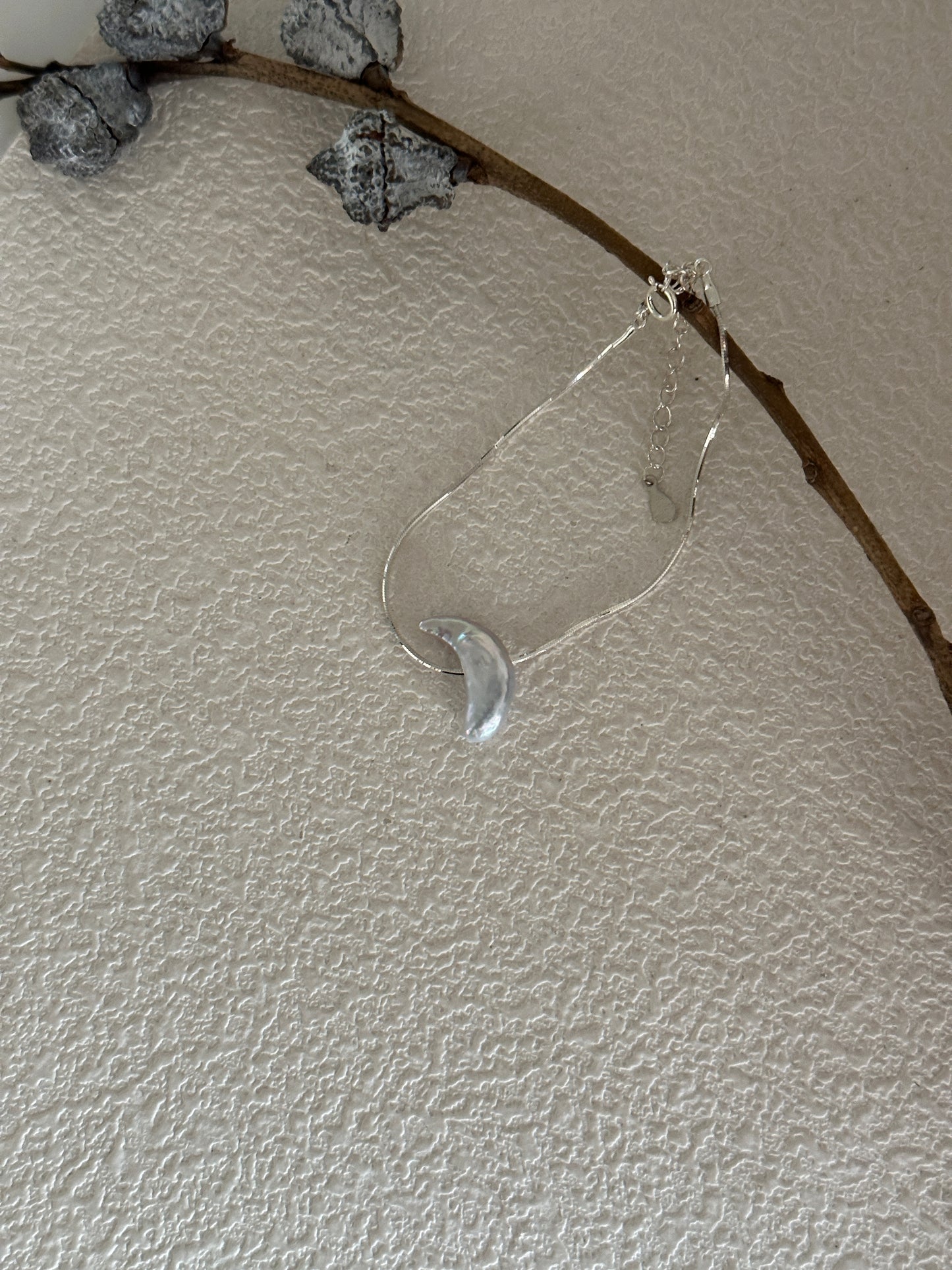 bracciale luna-barocco in osso di serpente fine