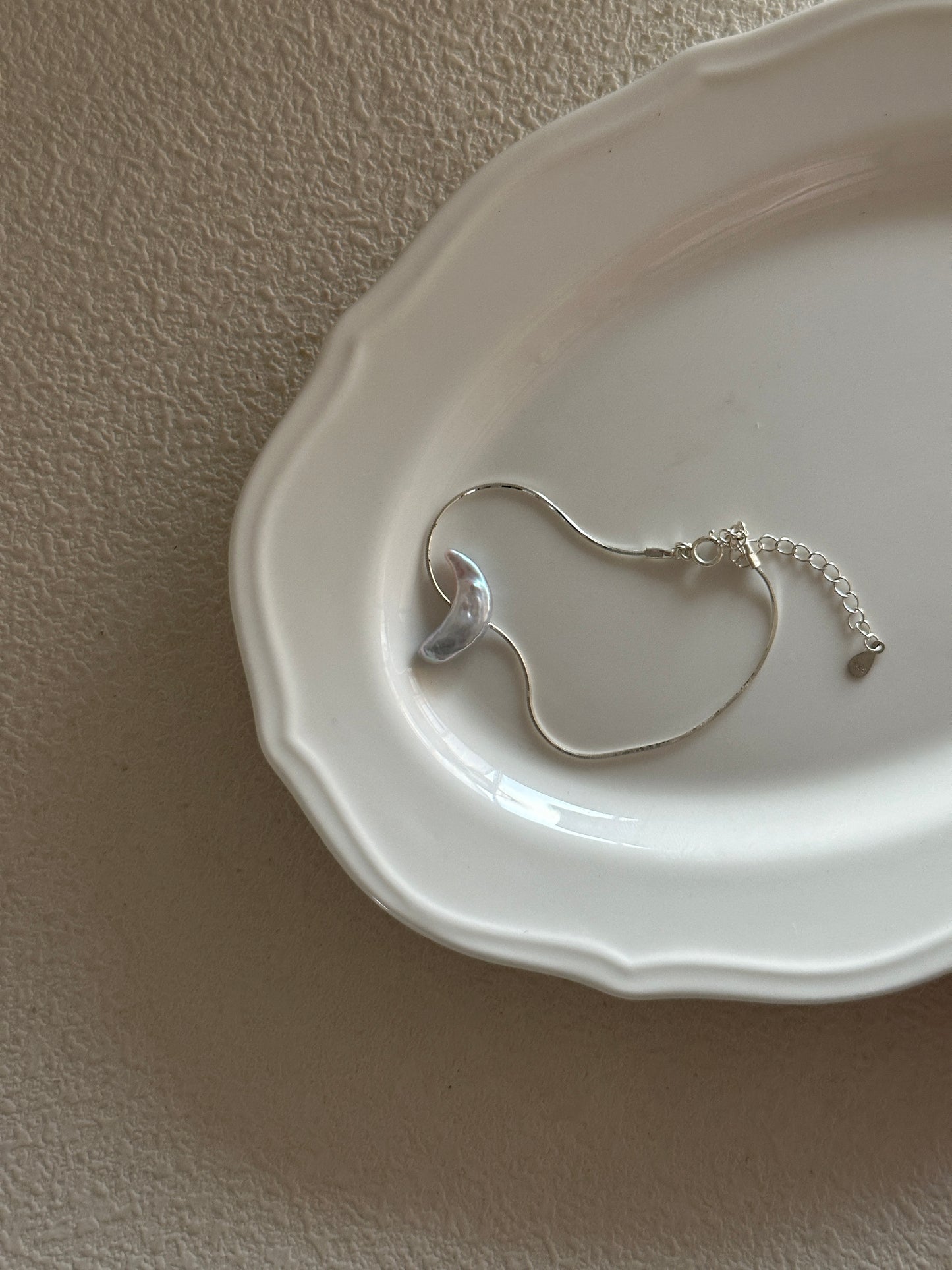 bracciale luna-barocco in osso di serpente fine