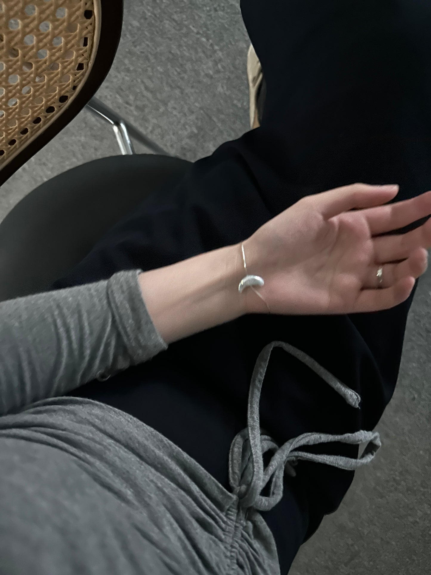 bracciale luna-barocco in osso di serpente fine