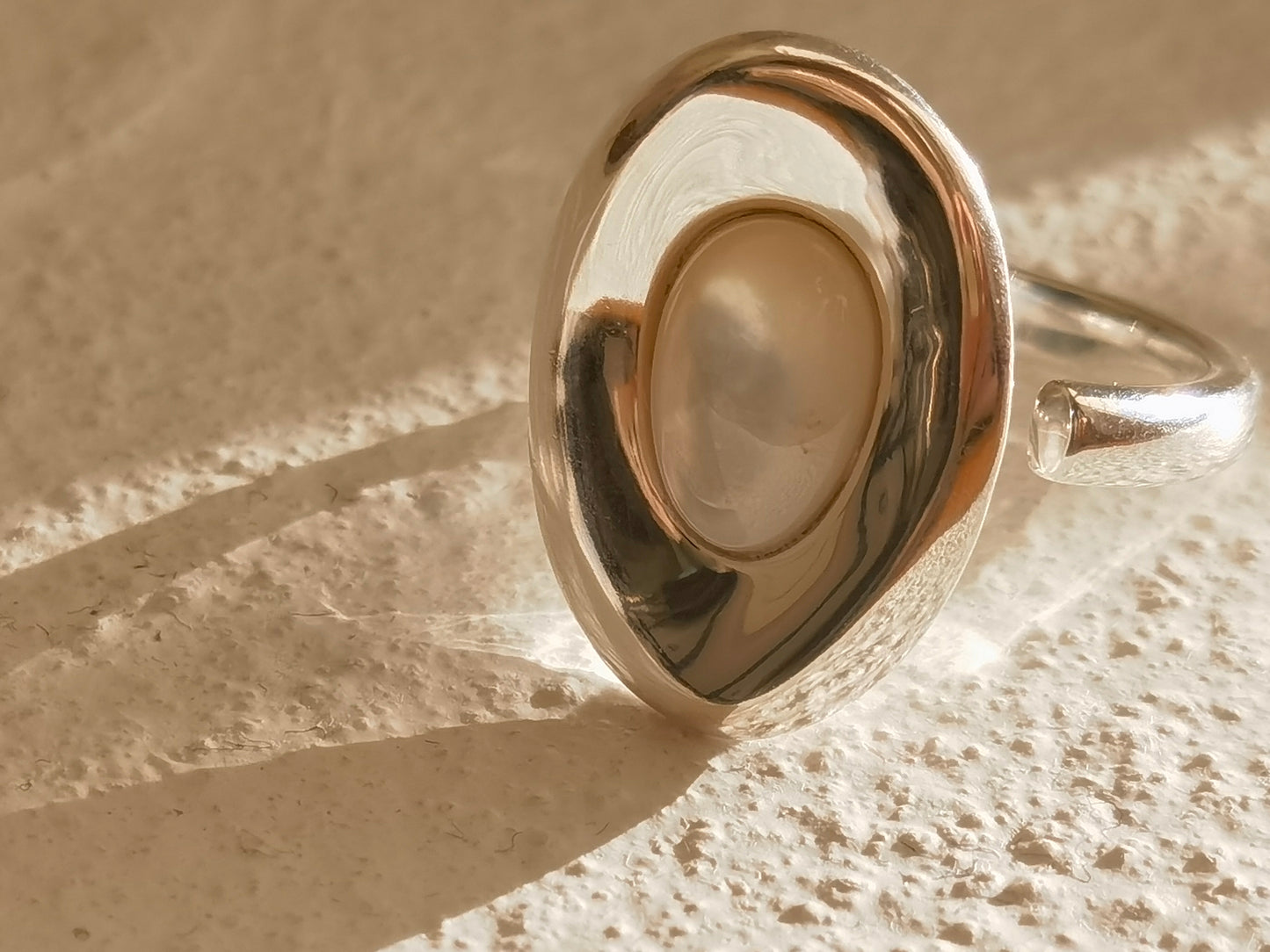 anello in madreperla