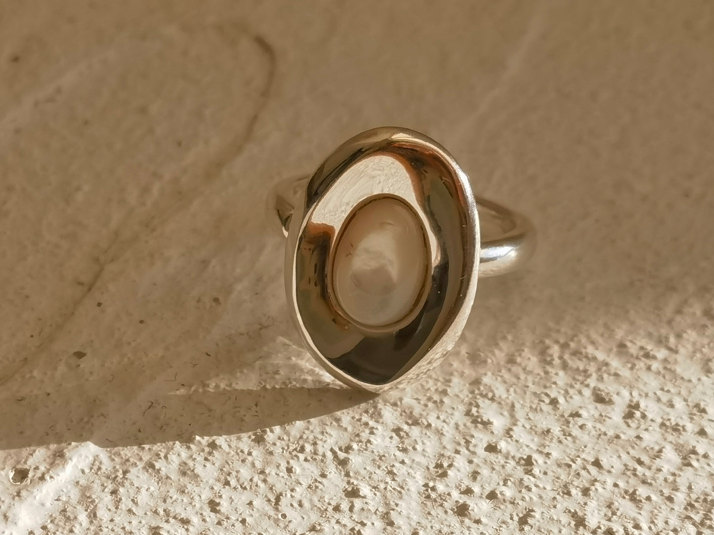 anello in madreperla