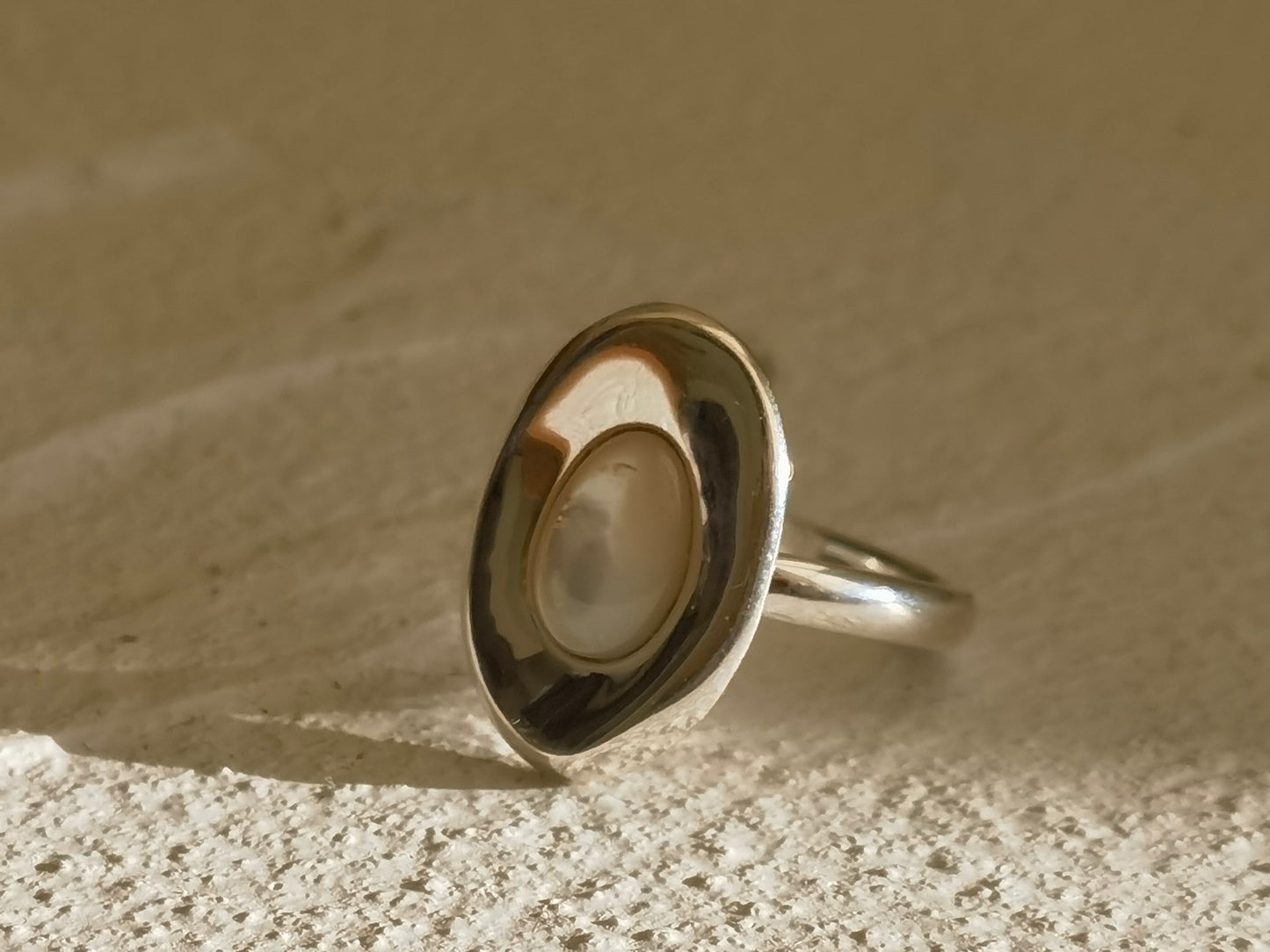 anello in madreperla