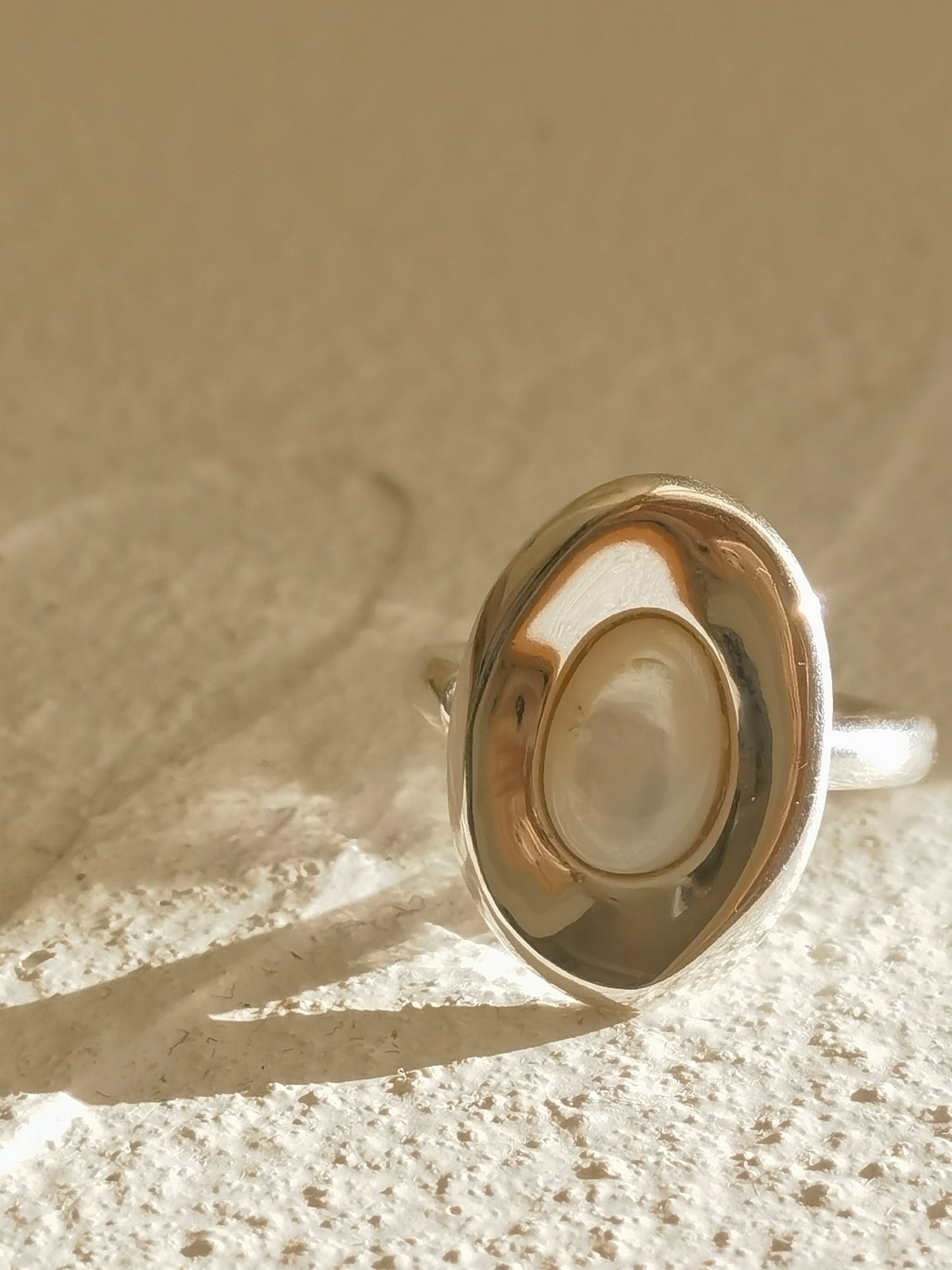 anello in madreperla