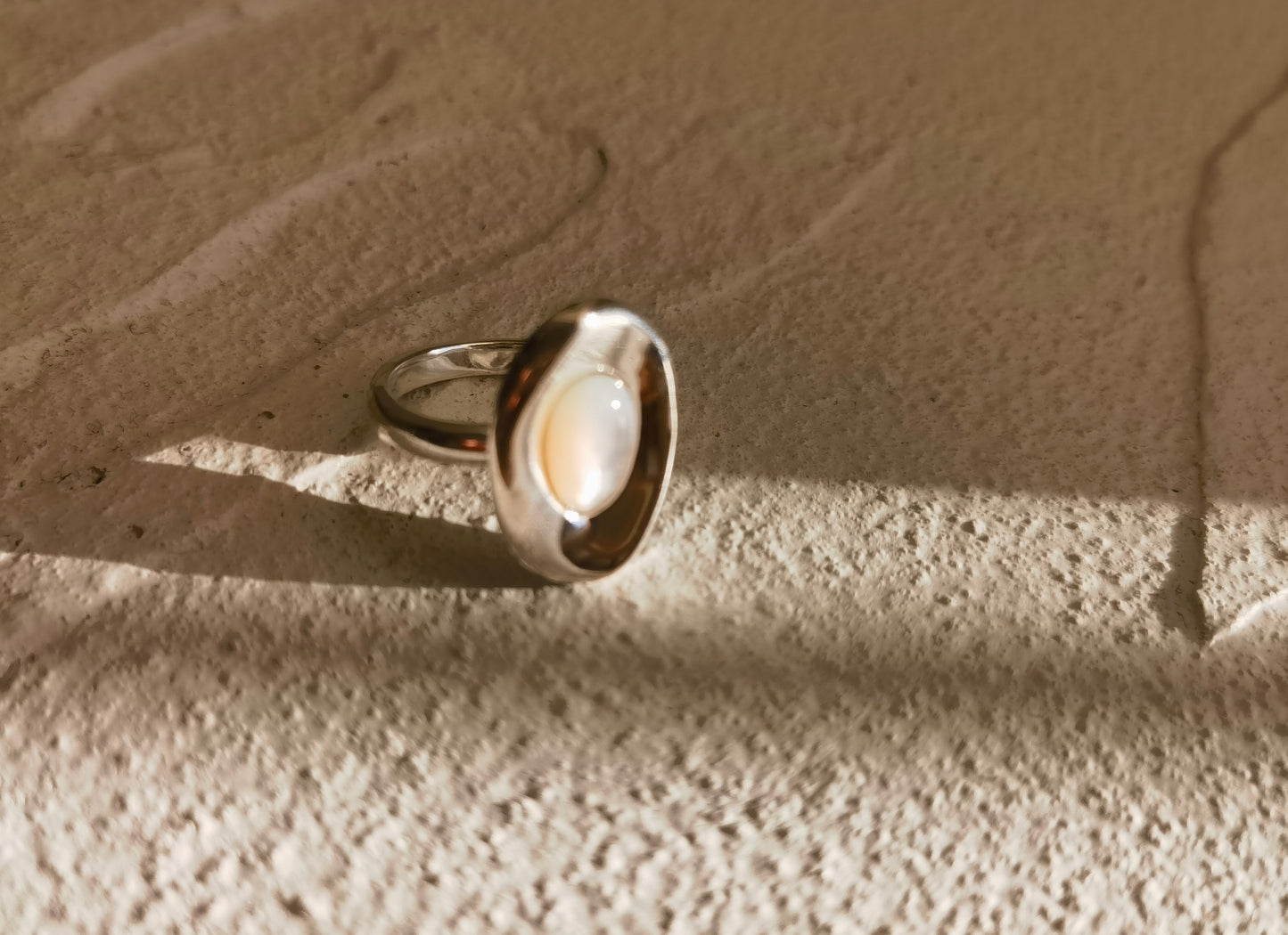 anello in madreperla